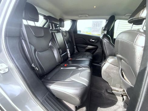 Used 2019 Jeep Cherokee Limited image 19