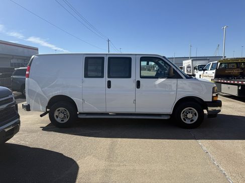 Used 2024 Chevrolet Express 2500 w/ Driver Convenience Package image 4