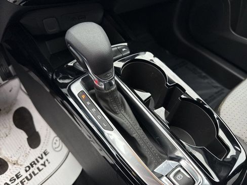 Certified 2025 Chevrolet Trax LT image 19