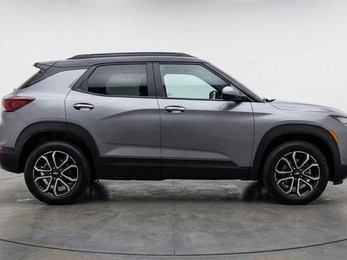 Used 2025 Chevrolet TrailBlazer LT FWD image 11