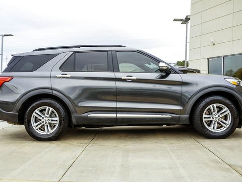 Used 2020 Ford Explorer XLT w/ Equipment Group 202A image 6