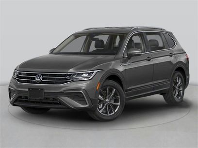 Used 2023 Volkswagen Tiguan SE w/ Panoramic Sunroof Package