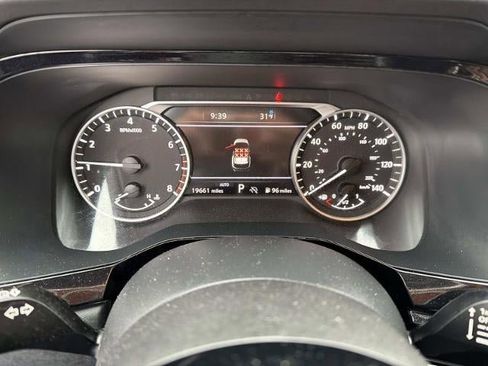 Used 2023 Nissan Pathfinder SL image 42