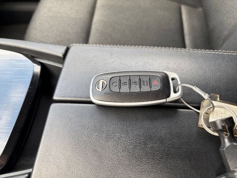 Used 2025 Nissan Rogue SV FWD image 20