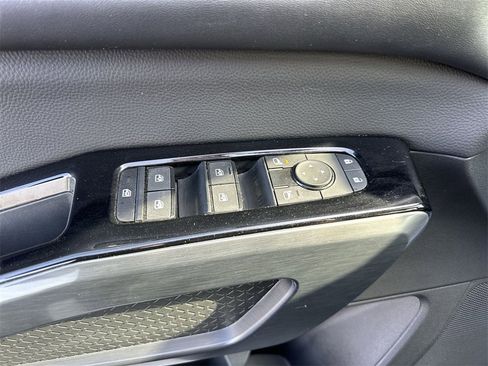 Used 2024 Nissan Pathfinder SL image 13