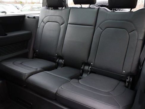 Used 2023 Land Rover Defender 130 X-Dynamic SE image 52