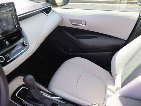 Used 2020 Toyota Corolla LE w/ LE Convenience Package image 18