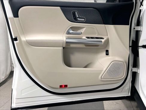 Used 2025 Mercedes-Benz GLA 250 4MATIC image 9