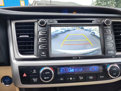 Used 2015 Toyota Highlander Limited Platinum image 21