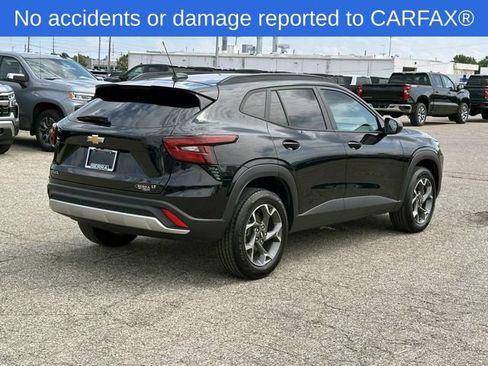 Used 2025 Chevrolet Trax LT FWD image 7