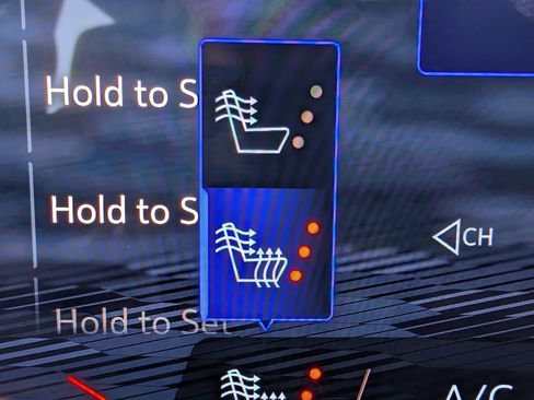 Used 2025 Chevrolet Suburban Z71 w/ Comfort Package image 34