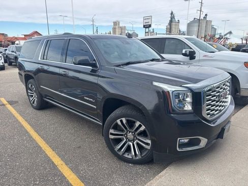 Used 2020 GMC Yukon XL Denali w/ Denali Ultimate Package image 3
