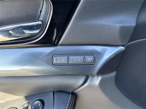 Used 2023 Nissan Maxima SR w/ Sport Mat Group FWD image 17