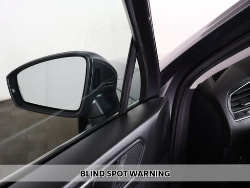 Used 2024 Volkswagen Tiguan SE w/ Panoramic Sunroof Package AWD/4WD image 5
