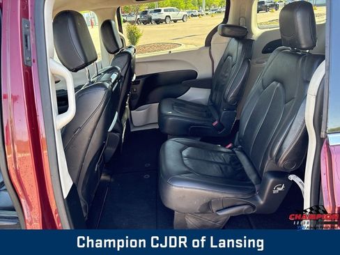 Used 2018 Chrysler Pacifica Touring-L Plus w/ Tire & Wheel Group image 20