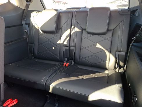 New 2026 Volkswagen Atlas SE image 7