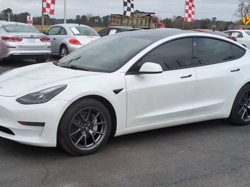 Used 2021 Tesla Model 3 Standard Range Plus image 4