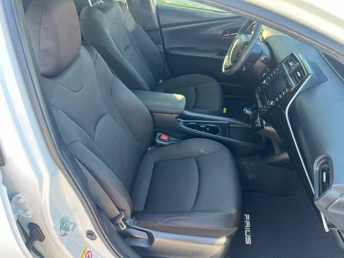 Used 2021 Toyota Prius L Eco FWD image 15
