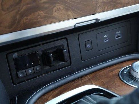 Used 2022 Nissan Armada SL AWD/4WD image 18