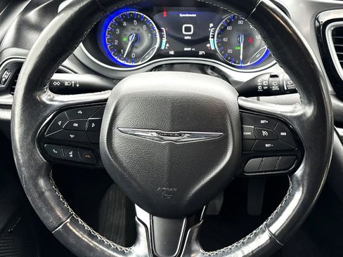 Used 2019 Chrysler Pacifica Touring-L Plus w/ S Appearance Package image 13