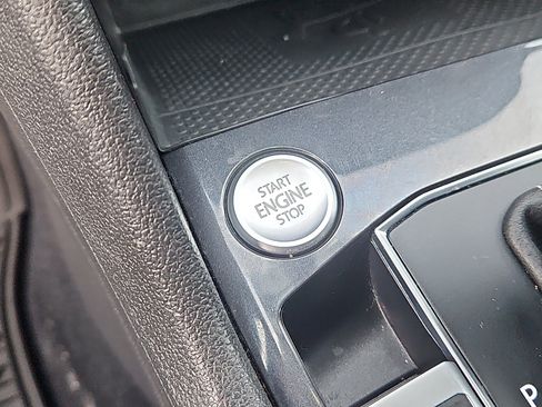 Certified 2021 Volkswagen Tiguan SE w/ Panoramic Sunroof Package image 17