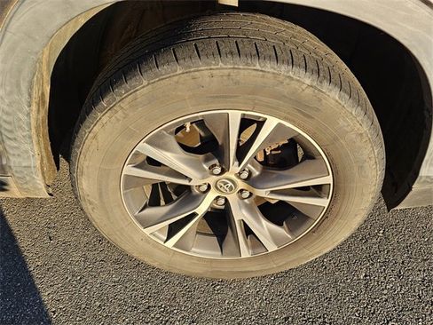 Used 2019 Toyota Highlander Plus image 7