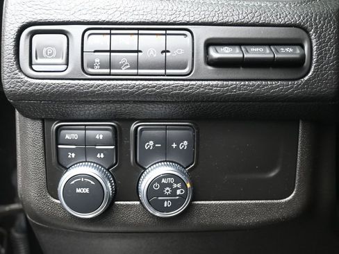 Used 2021 GMC Yukon Denali AWD/4WD image 18