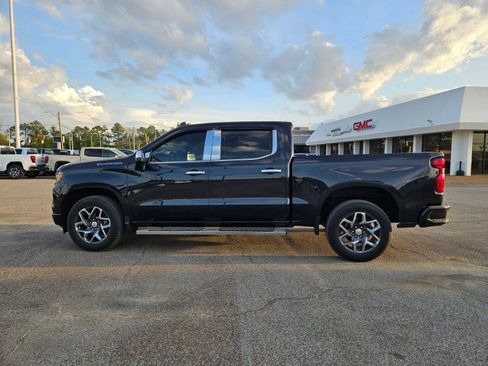 Used 2022 Chevrolet Silverado 1500 Custom image 2