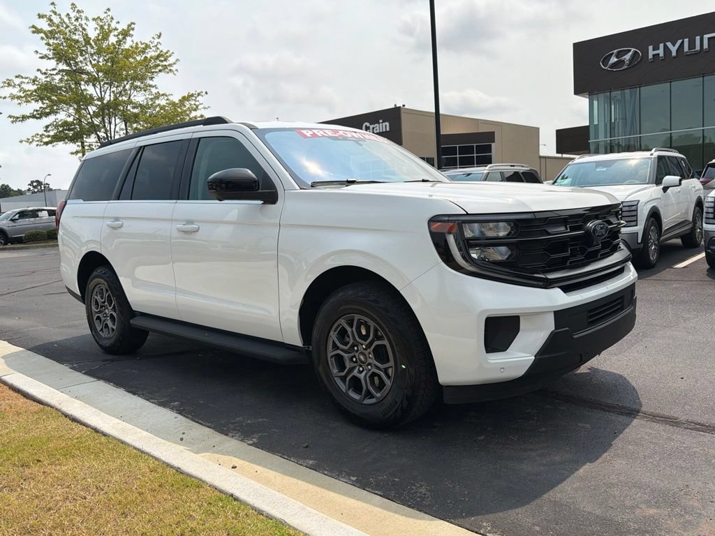 Used 2025 Ford Expedition Active AWD/4WD image 2
