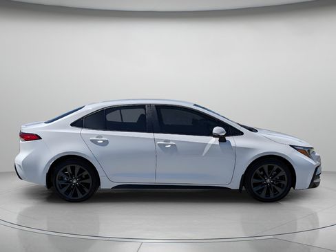 Used 2025 Toyota Corolla SE FWD image 9