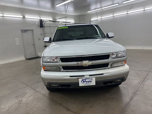 Used 2005 Chevrolet Suburban LT w/ Preferred Equipment Group image 4