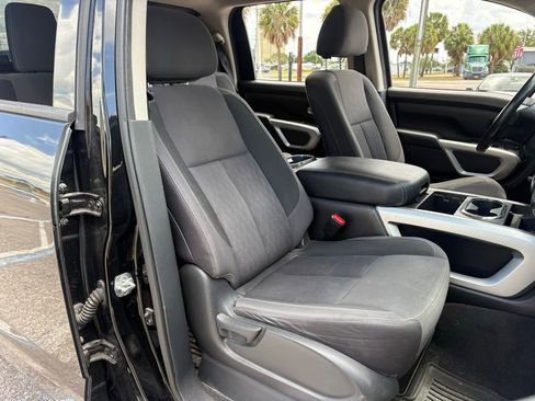 Used 2020 Nissan Titan SV w/ SV Convenience Package AWD/4WD image 15