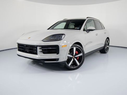 New 2026 Porsche Cayenne S image 1