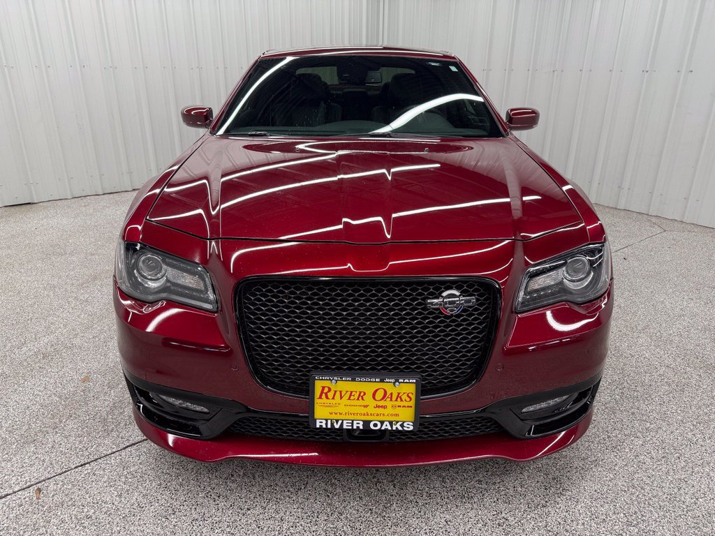 Used 2023 Chrysler 300 C RWD image 2