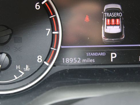 Used 2023 Nissan Rogue SV image 10