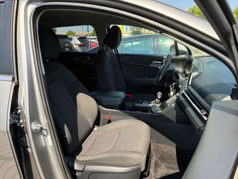 Used 2025 Kia Sportage LX image 35