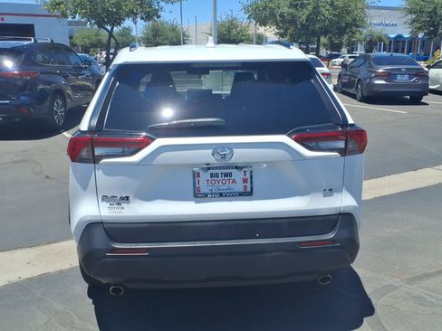 Used 2021 Toyota RAV4 LE w/ Carpet Mat Package (TMS) FWD image 5