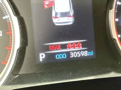 Used 2021 Toyota RAV4 XLE w/ Convenience Package image 16