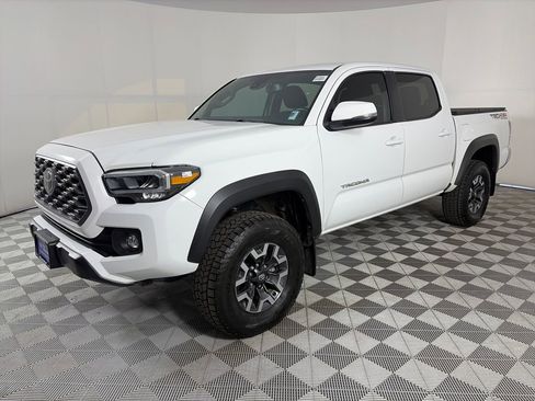 Used 2023 Toyota Tacoma TRD Off-Road image 3
