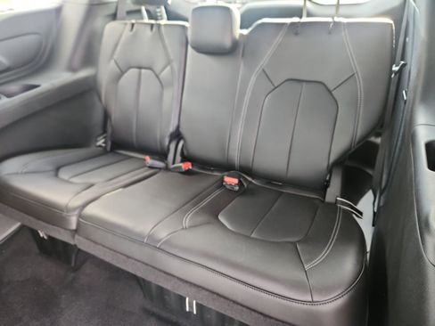 New 2026 Chrysler Pacifica Select image 35
