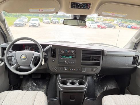 Used 2025 Chevrolet Express 3500 LT w/ LT Preferred Equipment Group RWD image 17