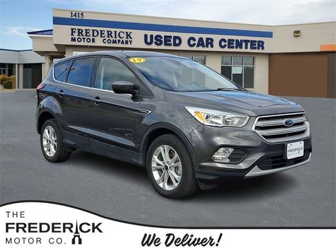 Used 2019 Ford Escape SE image 1