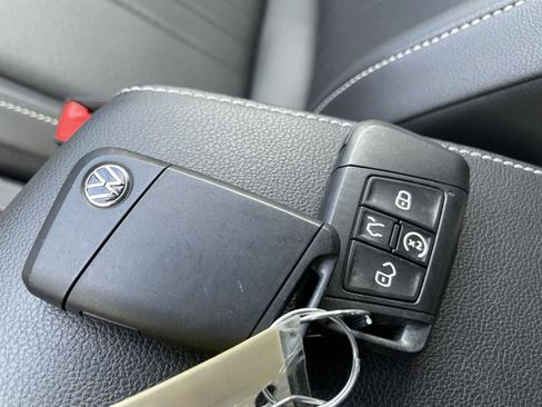 Used 2024 Volkswagen Tiguan SE R-Line AWD/4WD image 33