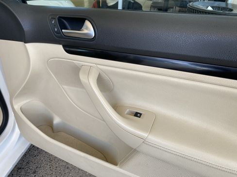 Used 2011 Volkswagen Jetta TDI FWD image 30