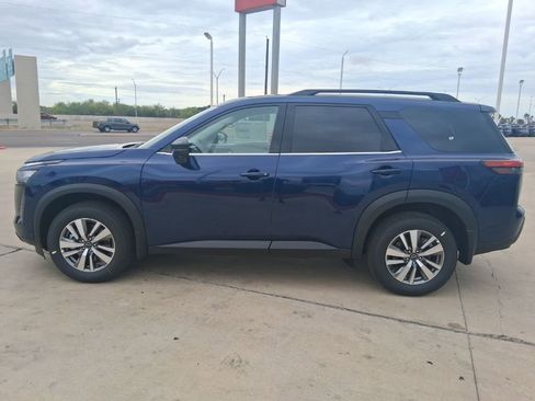 New 2026 Nissan Pathfinder SL AWD/4WD image 3