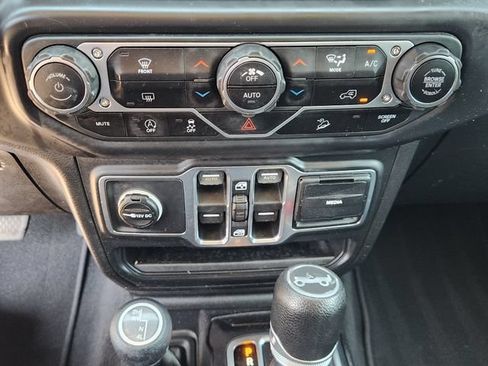 Used 2018 Jeep Wrangler Unlimited Sport S AWD/4WD image 18