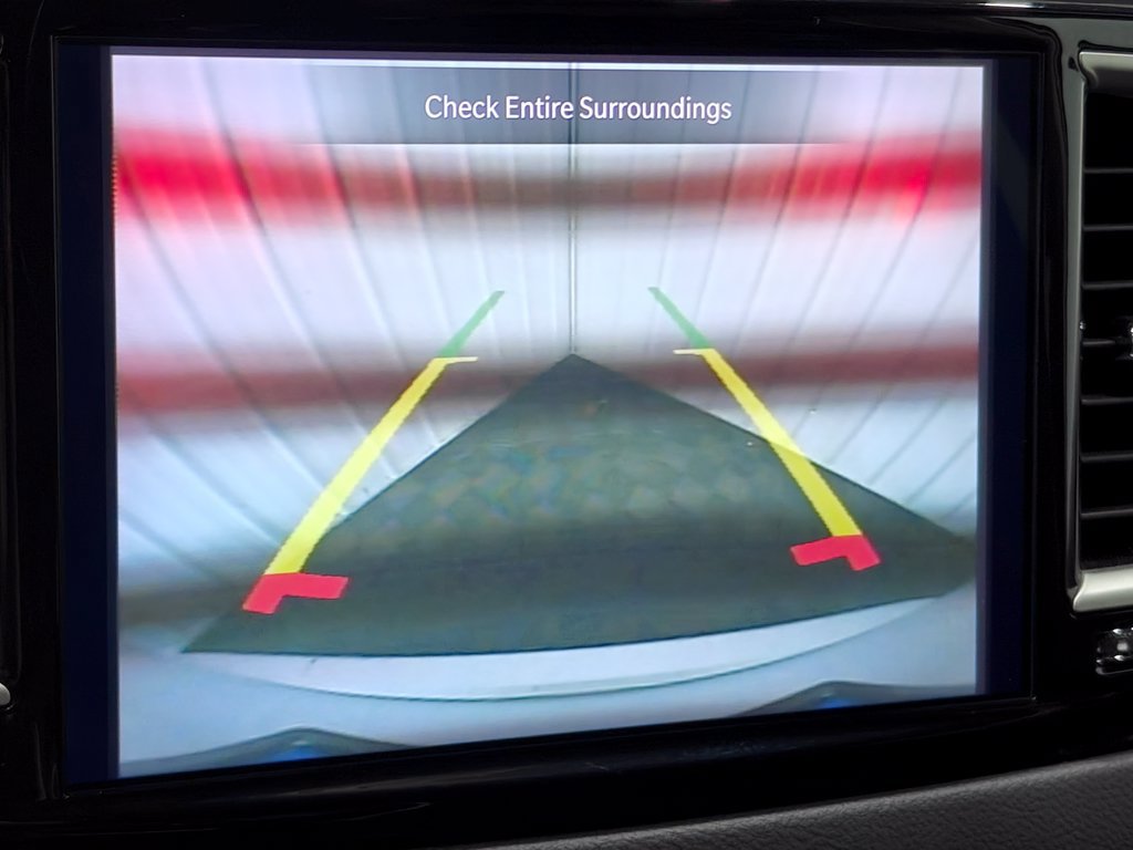 Used 2024 Chrysler Pacifica Touring-L FWD image 7