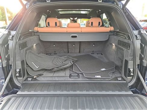 Used 2025 BMW X5 sDrive40i w/ Premium Package image 9