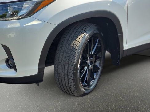 Used 2019 Toyota Highlander SE w/ Nightshade Edition AWD/4WD image 36