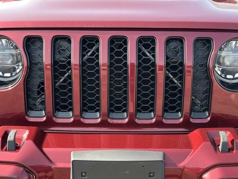 Used 2021 Jeep Gladiator Overland AWD/4WD image 7